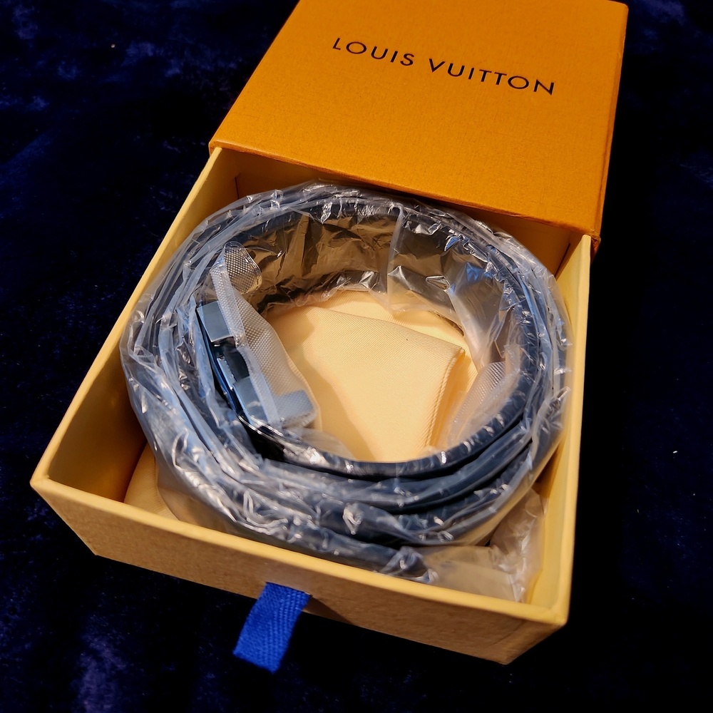 Louis Vuitton Belt with Dust Bag - Picture 3 of 3